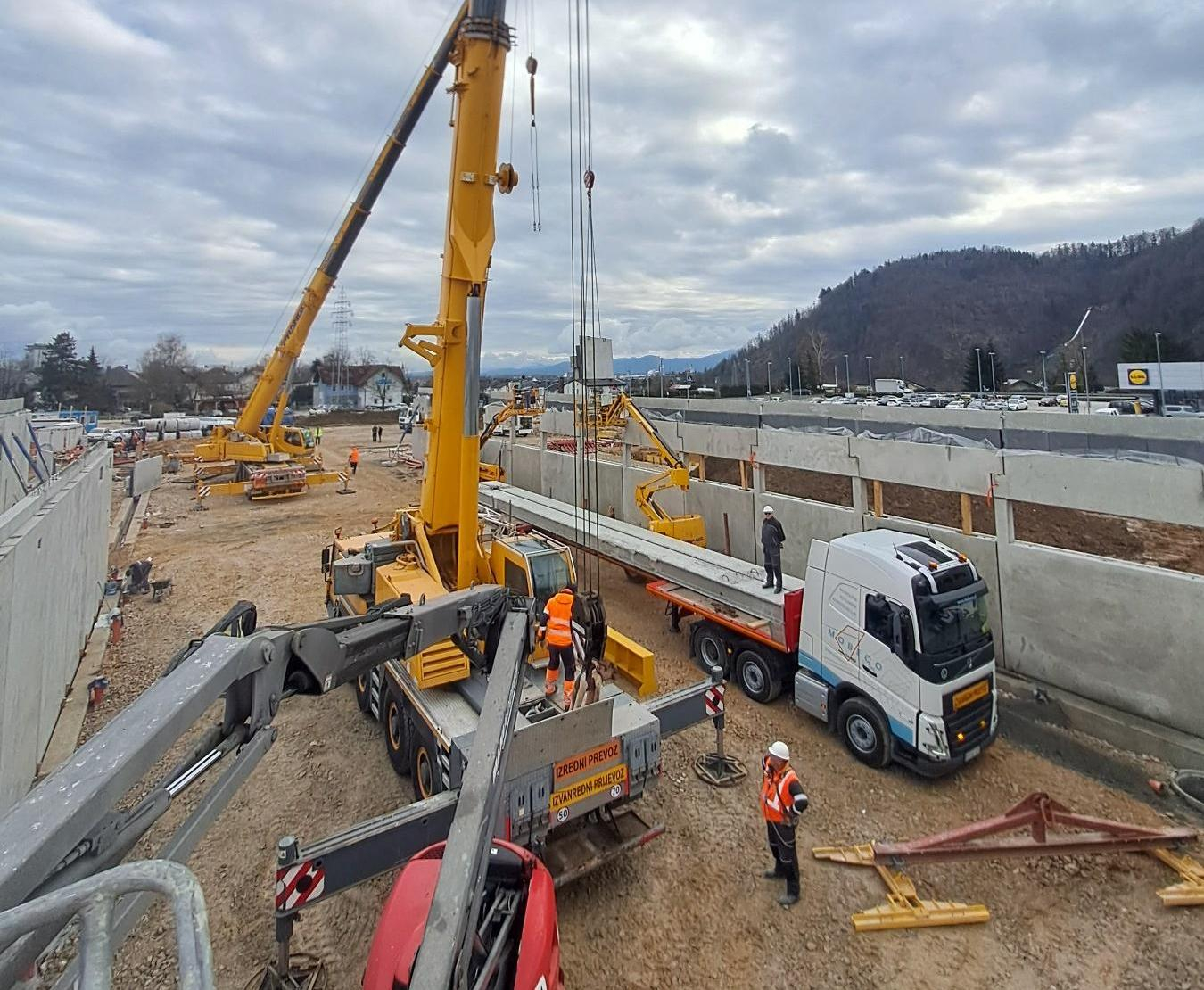 hofer15ADBE64 5246 EA08 32C8 0695E3512632